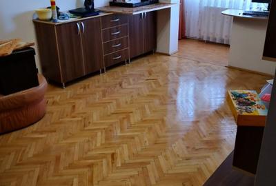 Apartament 3 camere in zona strazii Bucuresti