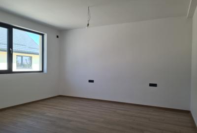 Casă nouă 4, camere în Odăi- Otopeni – 125 mp utili, curte 250 mp, zona buna. - 38