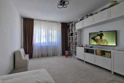 Apartament cu 3 camere decomandat în Faleza Nord