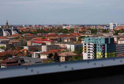 Penthouse cu 4 camere decomandat în Complex Studențesc