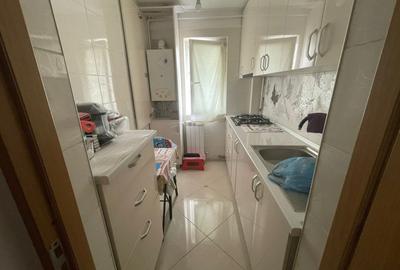 Apartament cu 2 camere semidecomandat, mobilat în Dacia