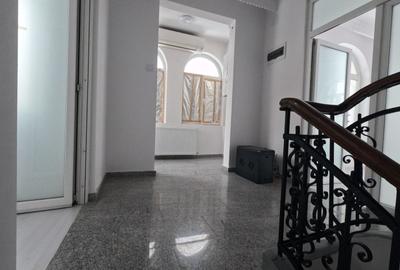 Imobil Central 355 mp | D+P+1+M | Consolidat & Renovant | 9 Camere - 12