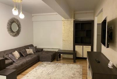 Apartament cu 3 camere semidecomandat, mobilat în 9 Mai