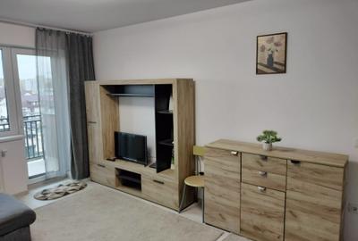 Apartament cu 2 camere decomandat în Tractorul