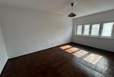 Apartament cu 2 camere de vanzare, etaj 4, zona Sud - 10