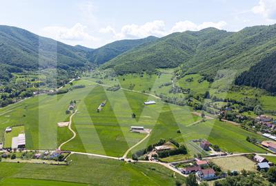Teren cu peisaj spectaculos în Gura Râului – munte, aer curat, libertate - 6