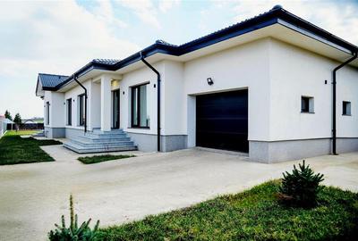 Casa intr-o zona linistita cu garaj si teren-1091 mp - 1