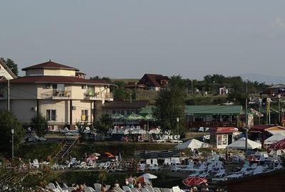 AFACERE LA CHEIE - Complexul turistic in incinta lacurilor Ocna Sibiului - 1
