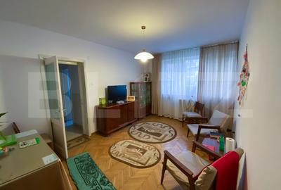 Apartament cu 3 camere semidecomandat, mobilat în Calea București