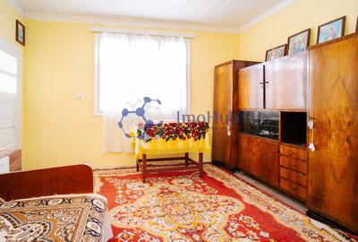 🏡 Teren 2300 mp și casă bătrânească în centrul satului Voinesti, lângă biserică - 9