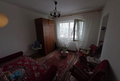 Apartament cu doua  camere zona Combinat - 11