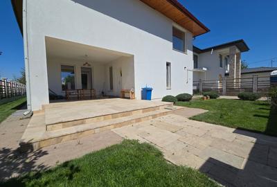 Casa la intrare in comuna,teren 894 mp,244 mp utili,200 m de blv. - 3