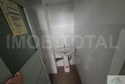 Spațiu Comercial 70 mp | Craiovei - Parter, Vitrină, 2 Intrări - 4
