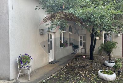 Apartament ultracentral cu curte, 2 unități locative. Str. Pitesti - 5