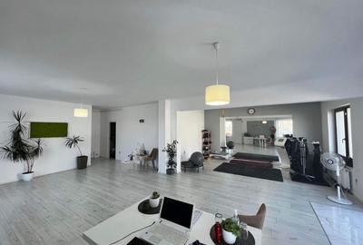 Spatiu comercial, imobil nou, zona Iulius - 1