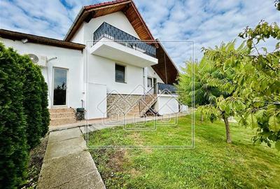 Casă individuală cu 4 camere în Șura Mare