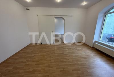Casa 2 corpuri P+M si P+1 spatiu comercial 70 mpu la strada 2 garaje - 11