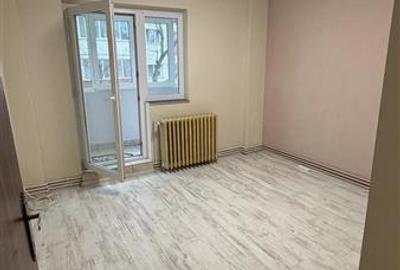 Apartament cu 4 camere decomandat în Berceni