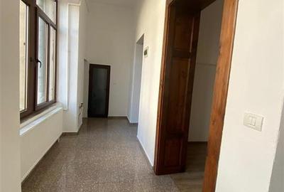Inchiriez Spatiu  Comercial cu intrare din Bulevard - 15