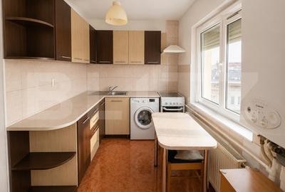 Apartament cu 2 camere, decomandat, 50 mp, balcon 10 mp, etaj 6, Intre Lacuri - 1