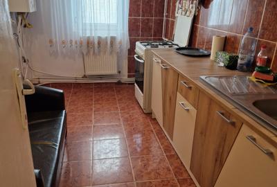 Apartament 3 camere zona Imparat Traian , etaj 4 cu hidroizolatie noua , mobilat - 1