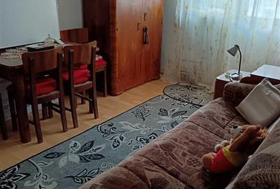 Apartament cu 3 camere decomandat în Astra