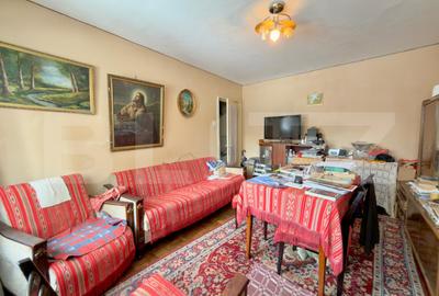 Apartament cu 3 camere semidecomandat în Craiovița Nouă