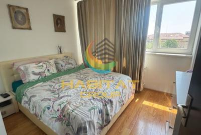 Apartament cu 3 camere semidecomandat, mobilat în P-ța Victoriei