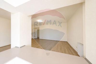 Apartament cu 4 camere de vânzare în zona Centrul Civic - 3