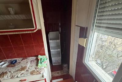 Piata PECO - str. Turnu Magurele, Apartament decomandat cu 3 camere - 65 mp - 3