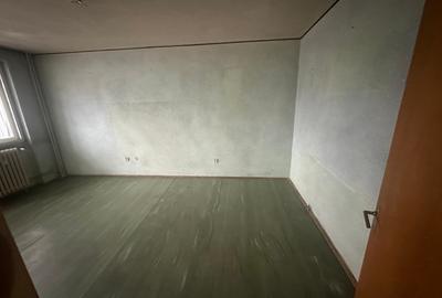 Apartament cu 3 camere decomandat în Drumul Taberei