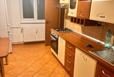 Apartament cu 4 camere decomandat în Calea Călărașilor