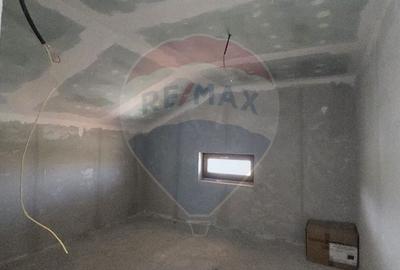 CASA CU ETAJ DE VANZARE LA GRI LA 12 KM DE ARAD ZIMANDUL NOU - 21