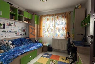 Apartament 3 camere cf 1 semidecomandat zona Micro 3 - 6