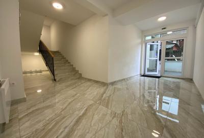 Birou, de 126 mp, în Central