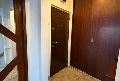 Apartament 3 camere decomandat – Bacău, strada Narciselor - 15