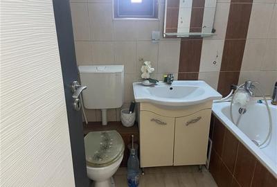Apartament 4 camere , zona Piata Moldovei -Scoala nr 2 , decomandat 80 mp , imbu - 10