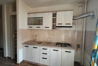 Garsonieră decomandată, mobilată în Dristor