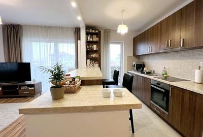 Apartament cu 3 camere semidecomandat, mobilat în Bună Ziua