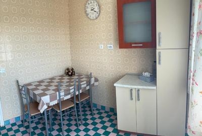 Proprietar, inchiriez apartament 3 camere, Bdul. Tineretului - 8