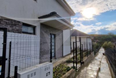 Duplex cu 5 camere în Dezmir