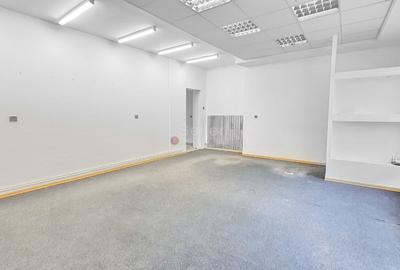 Spatiu comercial cu vizbilitate mare - 3