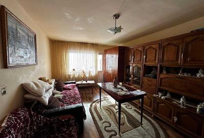 Apartament 3 camere Tractorul-Cerna,decomandat,122500 Euro - 1