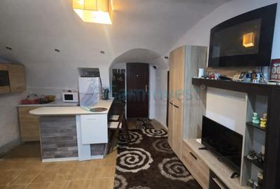 Apartament cu doua camere ultracentral,la demisol, Piata Unirii,Oradea - 2