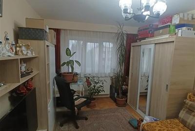 Apertament 2 camere decomandat balcon pivnita zona Valea Aurie - 1