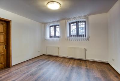 Universitate bld Carol Parcu Izvorul Rece Casa 11 camere, 2 locuri de parcare - 17