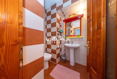 Pensiune de vânzare în Râșnov | 14 camere | 427 mp - 47