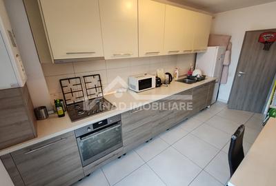 Apartament cu 3 camere, 2, bai, balcon si terasa, Str. Constanta - 9