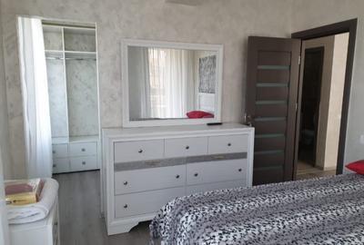 Apartament cu 2 camere semidecomandat, mobilat în Tomis Nord