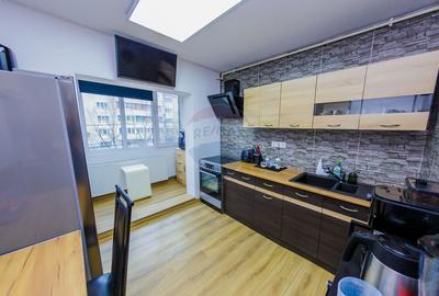 Apartament cu 2 camere decomandat, mobilat în Republicii